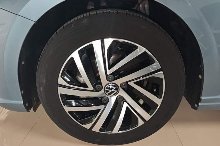 Used Volkswagen Lavida 2024 1.5L Automatic Starry Sky 5 Million Edition Left Front Wheel Hub