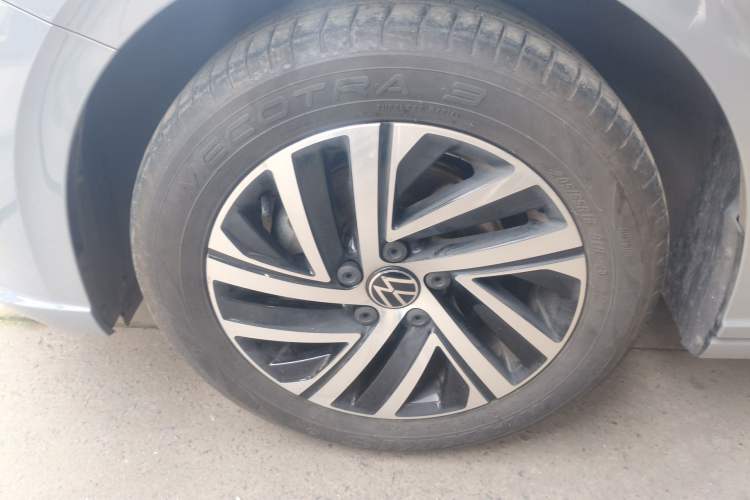 Used Volkswagen Lavida 2024 300TSI DSG Starry Sky Deluxe Edition Left Front Wheel Hub