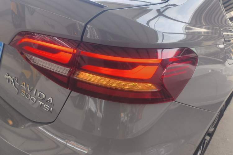 Used Volkswagen Lavida 2024 300TSI DSG Starry Sky Deluxe Edition Right Rear Taillight