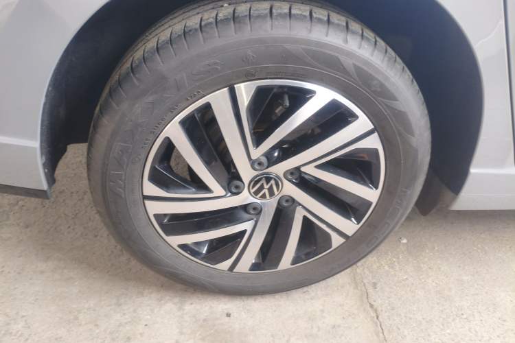 Used Volkswagen Lavida 2024 300TSI DSG Starry Sky Deluxe Edition Right Rear Wheel Hub