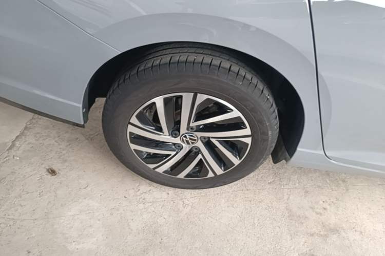 Used Volkswagen Lavida 2024 300TSI DSG Starry Sky Deluxe Edition Right Rear Wheel Hub
