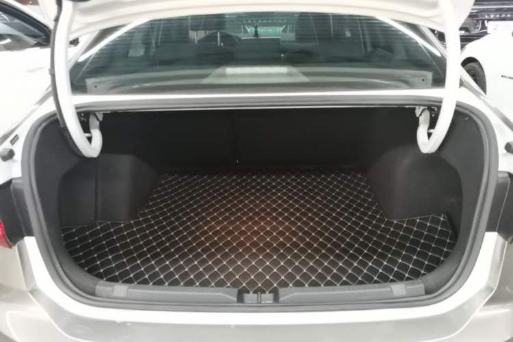Used Volkswagen Lavida 2024 300TSI DSG Starry Sky Deluxe Edition Trunk