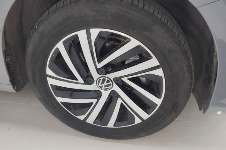 Used Volkswagen Lavida 2024 300TSI DSG Starry Sky Leading Edition Right Front Wheel Hub