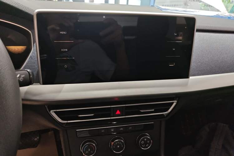 Used Volkswagen Lavida 2024 1.5L Automatic DeYi Edition Audio And AC Panel