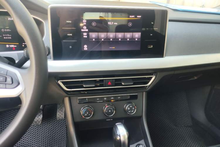 Used Volkswagen Lavida 2024 1.5L Automatic DeYi Edition Audio And AC Panel