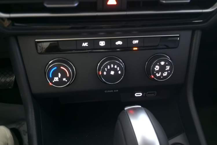 Used Volkswagen Lavida 2024 1.5L Automatic Starry Sky 5 Million Edition Audio And AC Panel