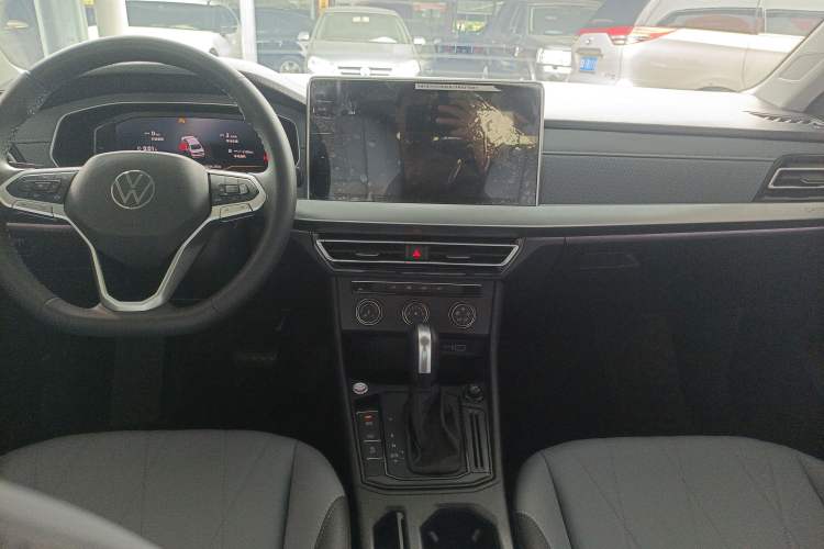 Used Volkswagen Lavida 2024 1.5L Automatic Starry Sky 5 Million Edition Audio And AC Panel
