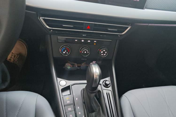Used Volkswagen Lavida 2024 1.5L Automatic Starry Sky 5 Million Edition Audio And AC Panel