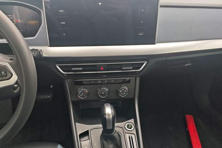 Used Volkswagen Lavida 2024 1.5L Automatic DeYi Edition Audio And AC Panel