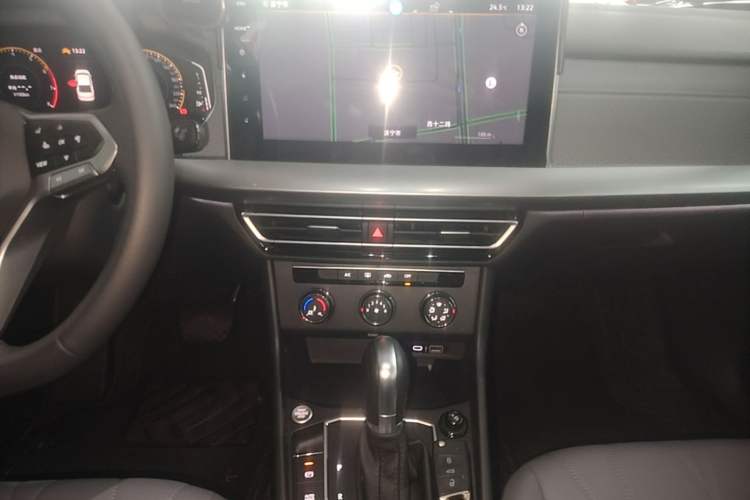 Used Volkswagen Lavida 2024 1.5L Automatic Starry Sky 5 Million Edition Audio And AC Panel