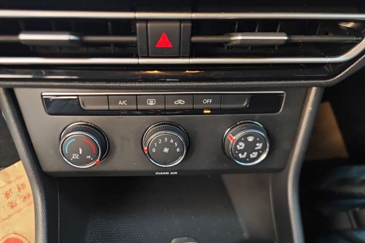 Used Volkswagen Lavida 2024 1.5L Automatic DeYi Edition Audio And AC Panel