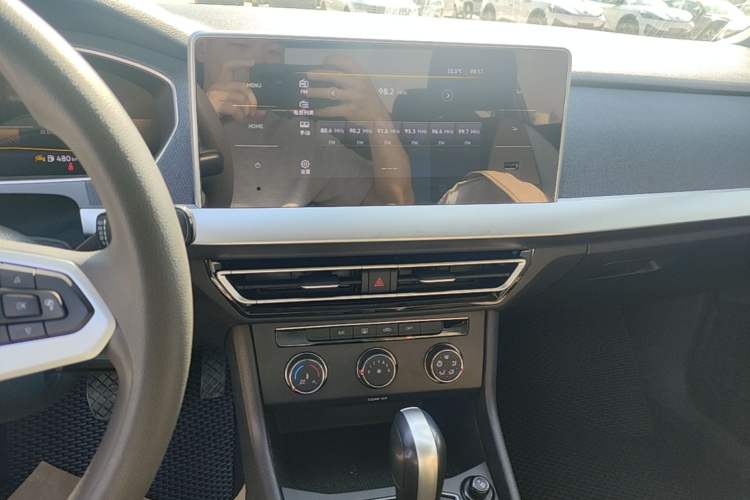 Used Volkswagen Lavida 2024 1.5L Automatic DeYi Edition Audio And AC Panel