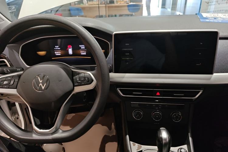 Used Volkswagen Lavida 2024 1.5L Automatic DeYi Edition Center Console