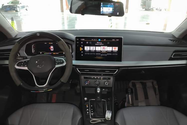 Used Volkswagen Lavida 2024 1.5L Automatic Starry Sky 5 Million Edition Center Console