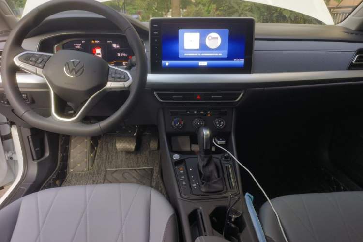 Used Volkswagen Lavida 2024 1.5L Automatic Starry Sky 5 Million Edition Center Console