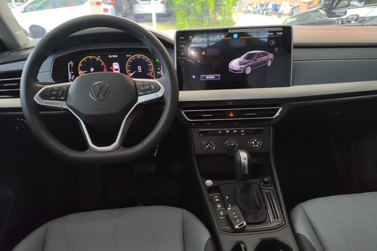 Used Volkswagen Lavida 2024 1.5L Automatic Starry Sky 5 Million Edition Center Console