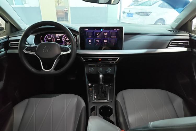 Used Volkswagen Lavida 2024 1.5L Automatic 5 Million Edition Center Console