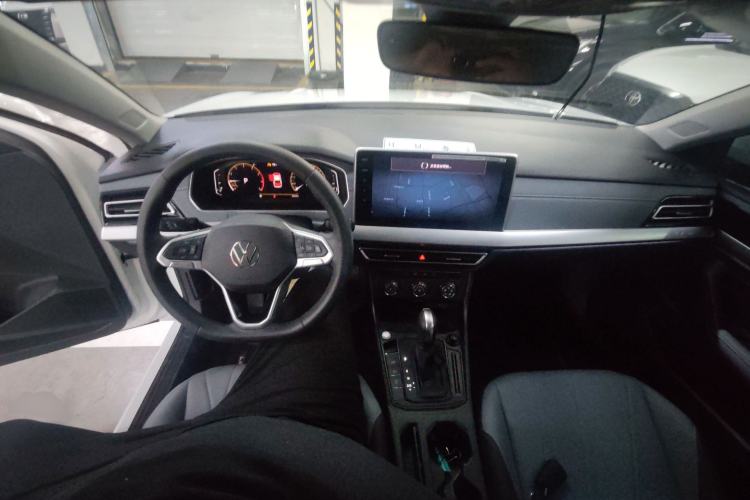 Used Volkswagen Lavida 2024 1.5L Automatic 5 Million Edition Center Console