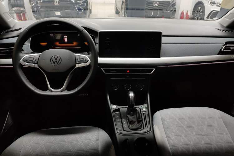 Used Volkswagen Lavida 2024 300TSI DSG Full-Comfort Edition Center Console