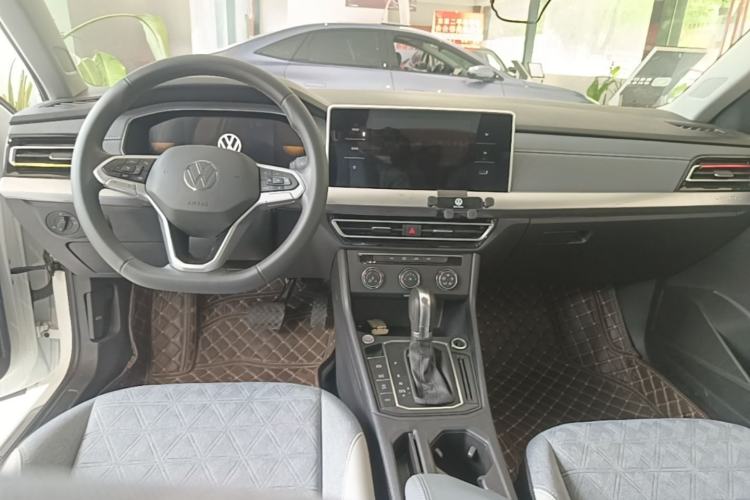 Used Volkswagen Lavida 2024 300TSI DSG Full-Comfort Edition Center Console