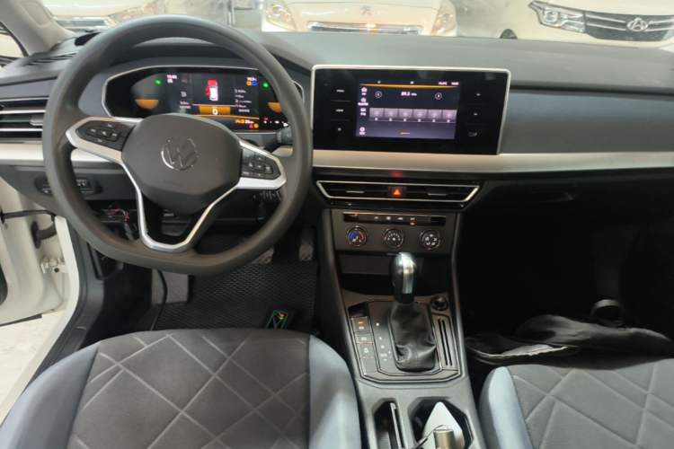 Used Volkswagen Lavida 2024 1.5L Automatic DeYi Edition Center Console