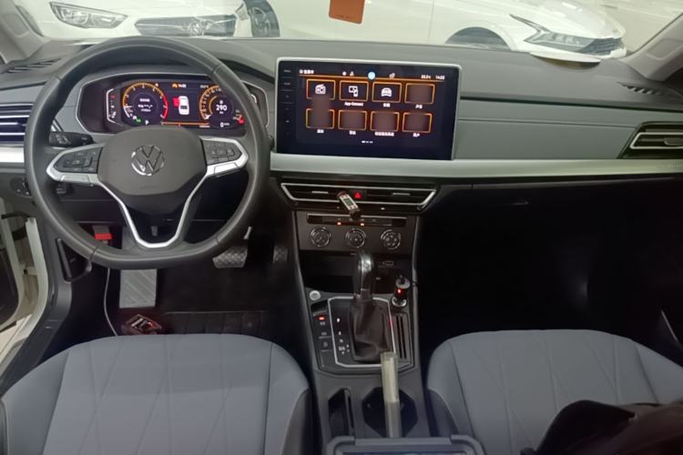 Used Volkswagen Lavida 2024 1.5L Automatic Starry Sky 5 Million Edition Center Console