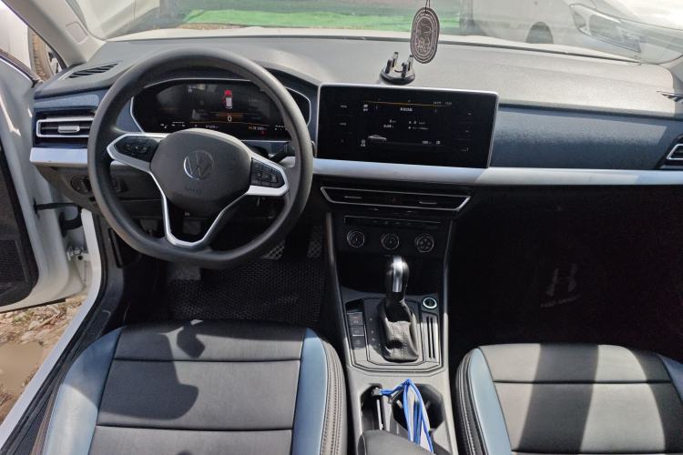 Used Volkswagen Lavida 2024 1.5L Automatic DeYi Edition Center Console