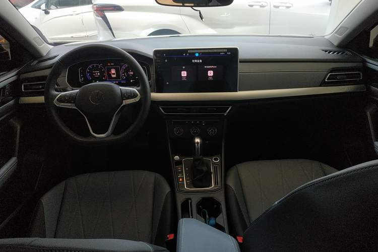 Used Volkswagen Lavida 2024 1.5L Automatic 5 Million Edition Center Console