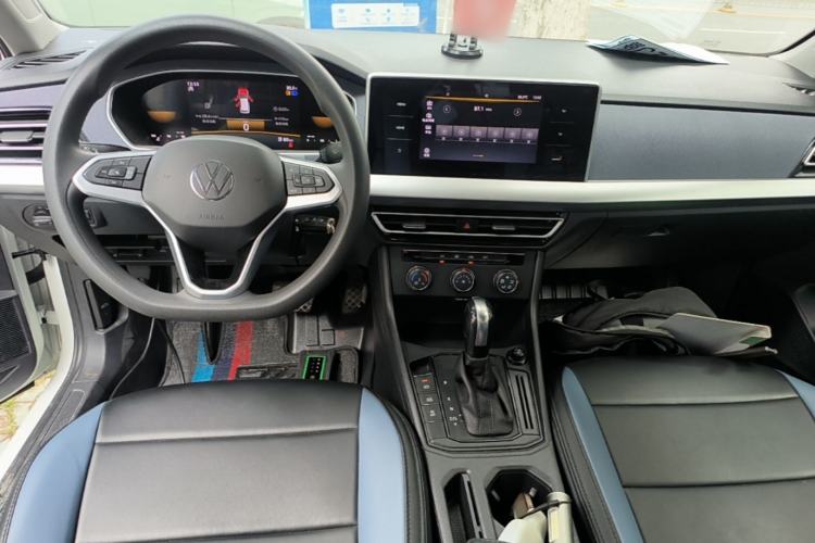 Used Volkswagen Lavida 2024 1.5L Automatic DeYi Edition Center Console