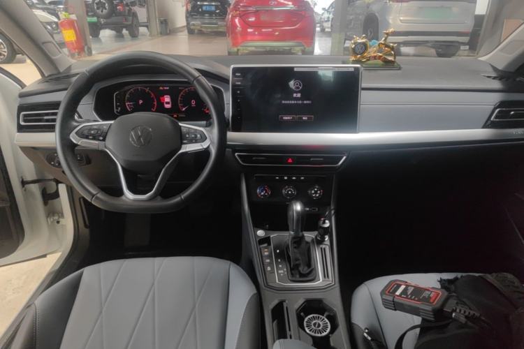 Used Volkswagen Lavida 2024 1.5L Automatic Starry Sky 5 Million Edition Center Console