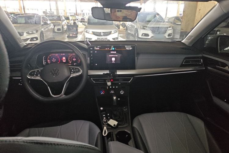 Used Volkswagen Lavida 2024 1.5L Automatic Starry Sky 5 Million Edition Center Console
