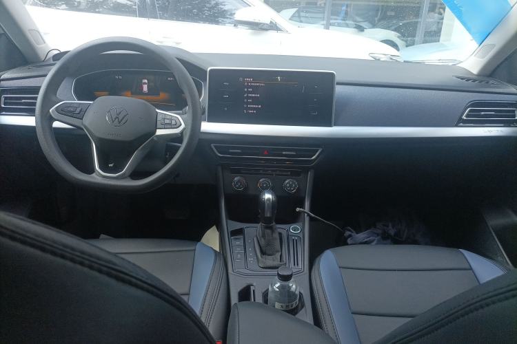 Used Volkswagen Lavida 2024 1.5L Automatic DeYi Edition Center Console