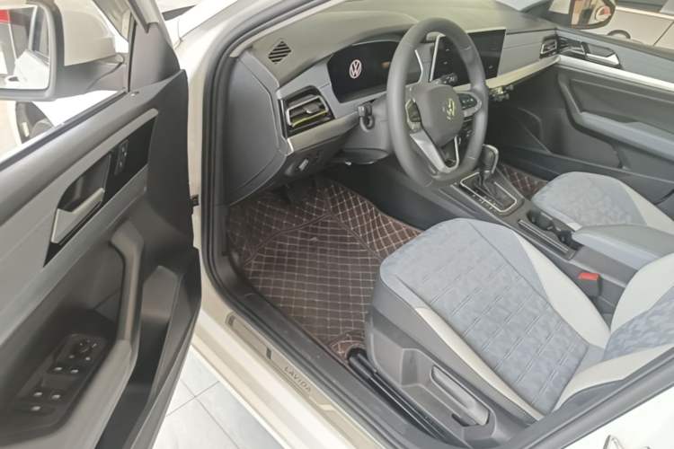 Used Volkswagen Lavida 2024 300TSI DSG Full-Comfort Edition Driver Seat