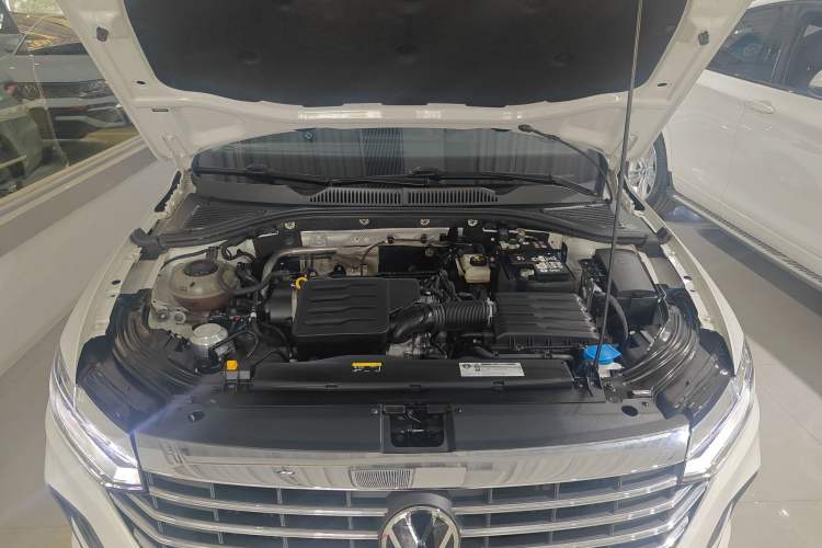 Used Volkswagen Lavida 2024 1.5L Automatic DeYi Edition Engine Bay