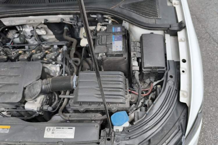 Used Volkswagen Lavida 2024 1.5L Automatic Starry Sky 5 Million Edition Engine Bay Left