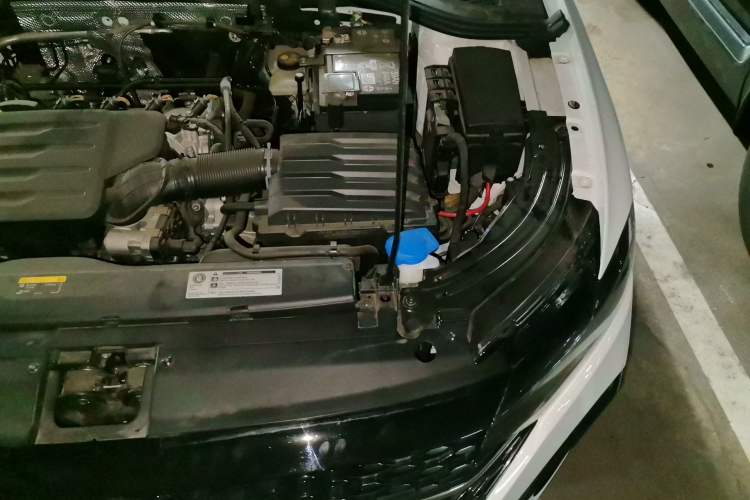 Used Volkswagen Lavida 2024 1.5L Automatic Starry Sky 5 Million Edition Engine Bay Left