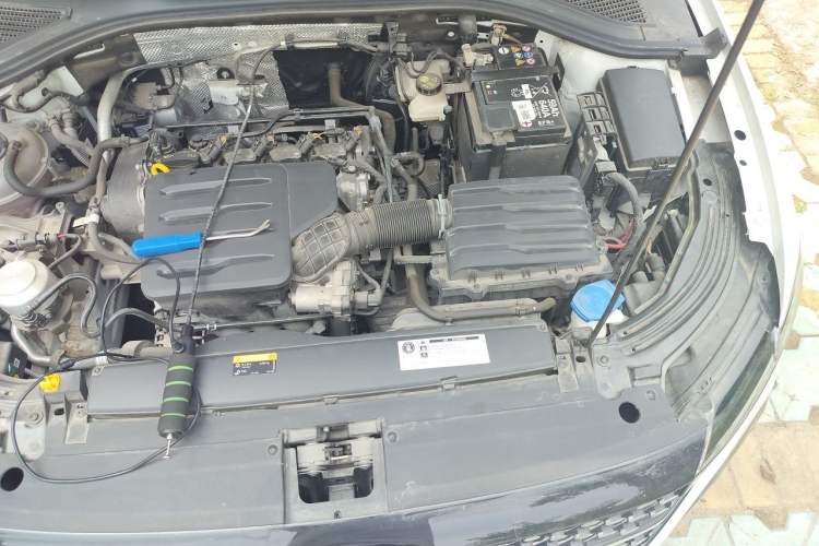 Used Volkswagen Lavida 2024 1.5L Automatic Starry Sky 5 Million Edition Engine Bay Left