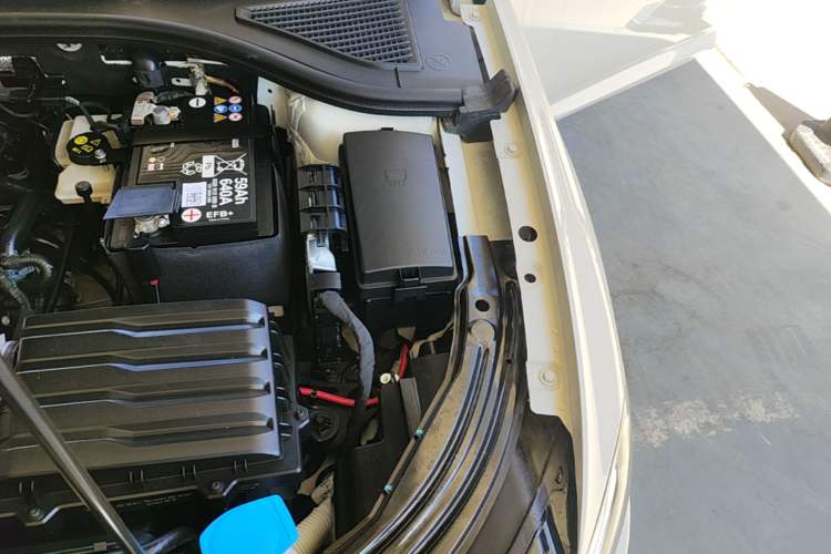 Used Volkswagen Lavida 2024 1.5L Automatic DeYi Edition Engine Bay Left