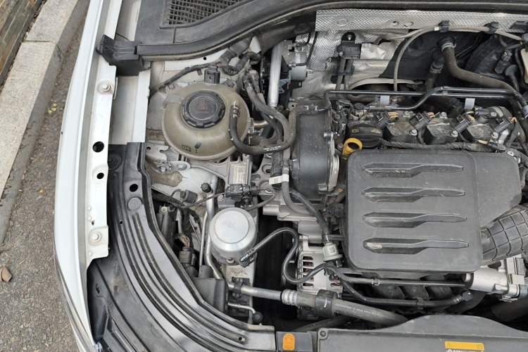 Used Volkswagen Lavida 2024 1.5L Automatic Starry Sky 5 Million Edition Engine Bay Right