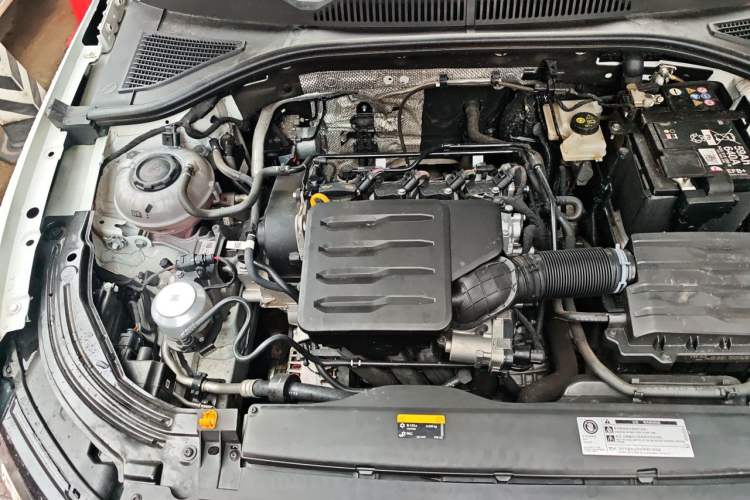 Used Volkswagen Lavida 2024 1.5L Automatic Starry Sky 5 Million Edition Engine Bay Right