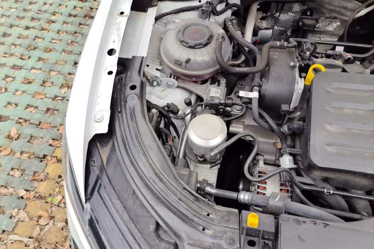 Used Volkswagen Lavida 2024 1.5L Automatic Starry Sky 5 Million Edition Engine Bay Right