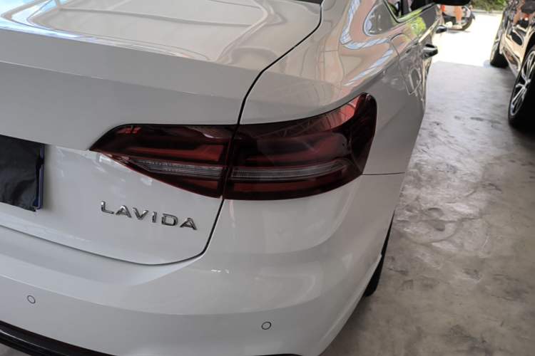 Used Volkswagen Lavida 2024 1.5L Automatic Starry Sky 5 Million Edition Exterior 3