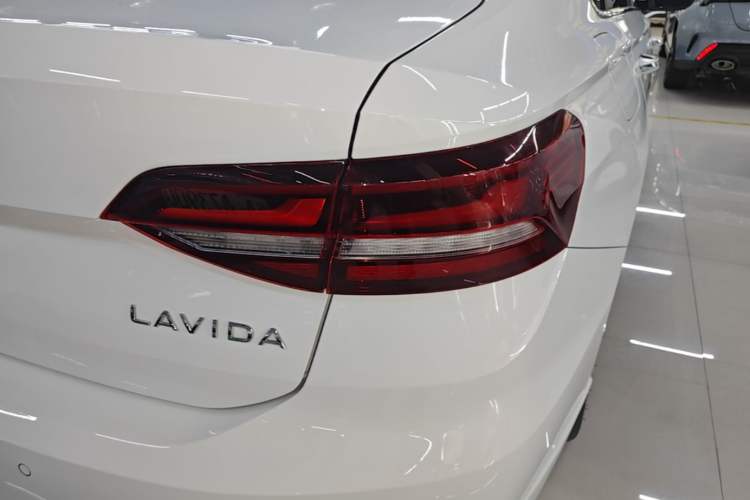 Used Volkswagen Lavida 2024 1.5L Automatic Full-Comfort Version Exterior 3