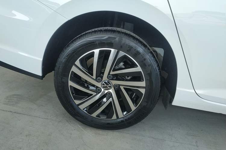Used Volkswagen Lavida 2024 1.5L Automatic 5 Million Edition Exterior 5