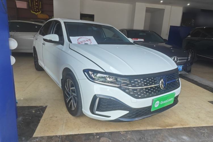 Used Volkswagen Lavida 2024 1.5L Automatic Starry Sky 5 Million Edition Front Right 45 Deg