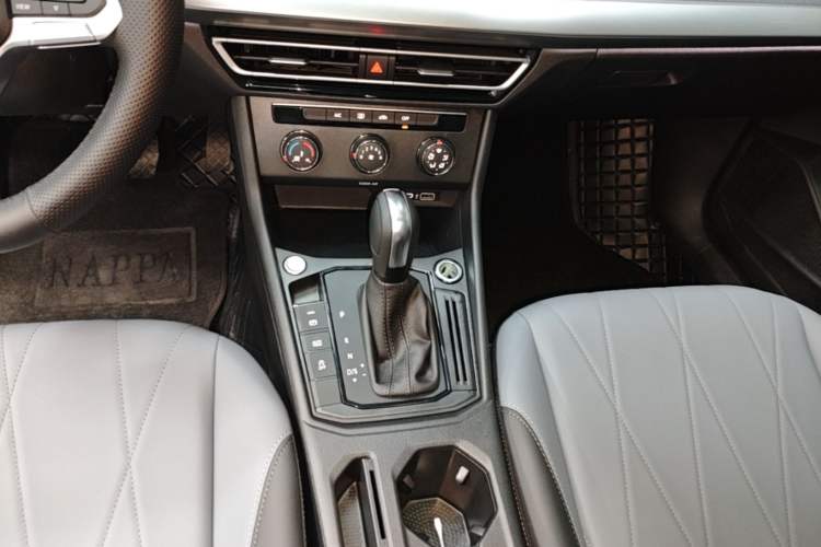 Used Volkswagen Lavida 2024 1.5L Automatic Starry Sky 5 Million Edition Gear Lever