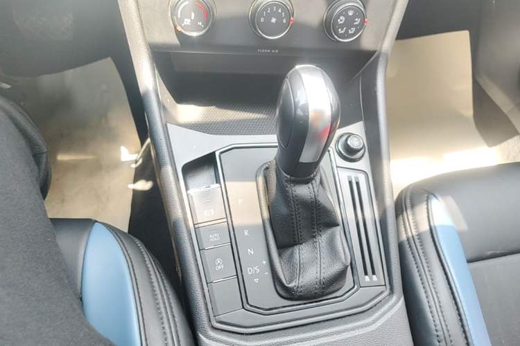 Used Volkswagen Lavida 2024 1.5L Automatic DeYi Edition Gear Lever