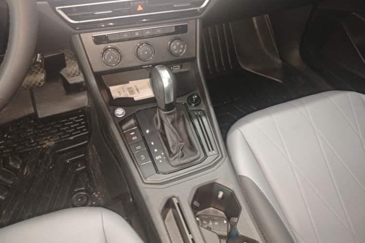 Used Volkswagen Lavida 2024 1.5L Automatic Starry Sky 5 Million Edition Gear Lever