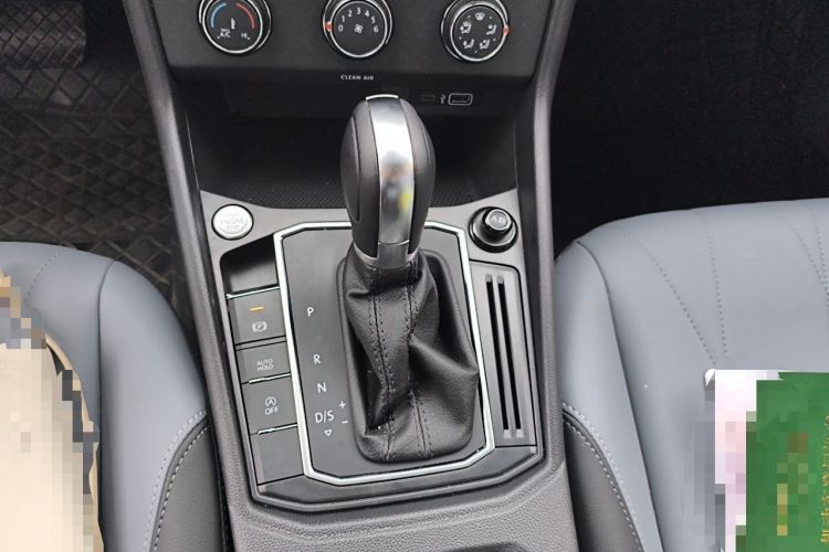 Used Volkswagen Lavida 2024 1.5L Automatic 5 Million Edition Gear Lever
