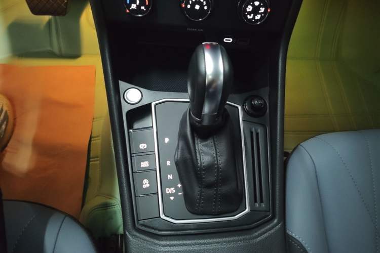 Used Volkswagen Lavida 2024 1.5L Automatic Starry Sky 5 Million Edition Gear Lever